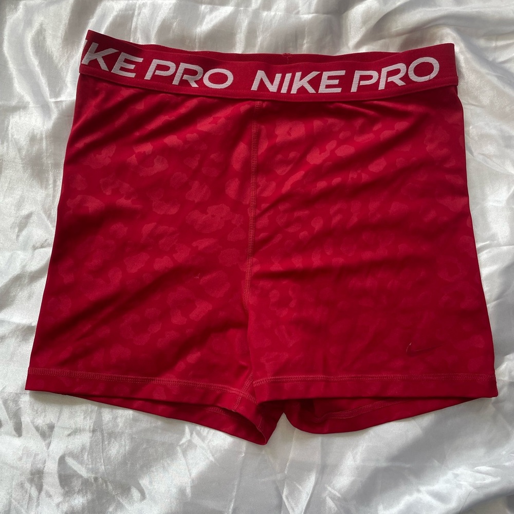 Nike's Pro Dri-Fit High-Rise All-Over-Print 3-inch Short, Size: M